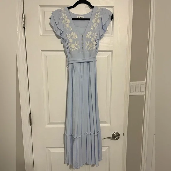 sachin and babi light blue dress ITEM // Madewell Embroidered Corduroy Square-Neck Mini Dress COLOR +  MATERIAL // 100% cotton SIZE // 3x CONDITION // EUC, worn once to a fall  wedding and then kept in storage PRICE +
